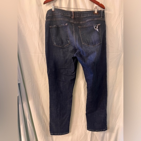 ‼️2/$20 SALE‼️Lee cropped women’s distressed jeans dark wash size 16, plus - Picture 2 of 5